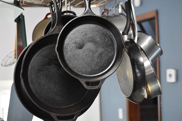 Best Cast Iron Tawa Pans For Your Home - PotsandPans India